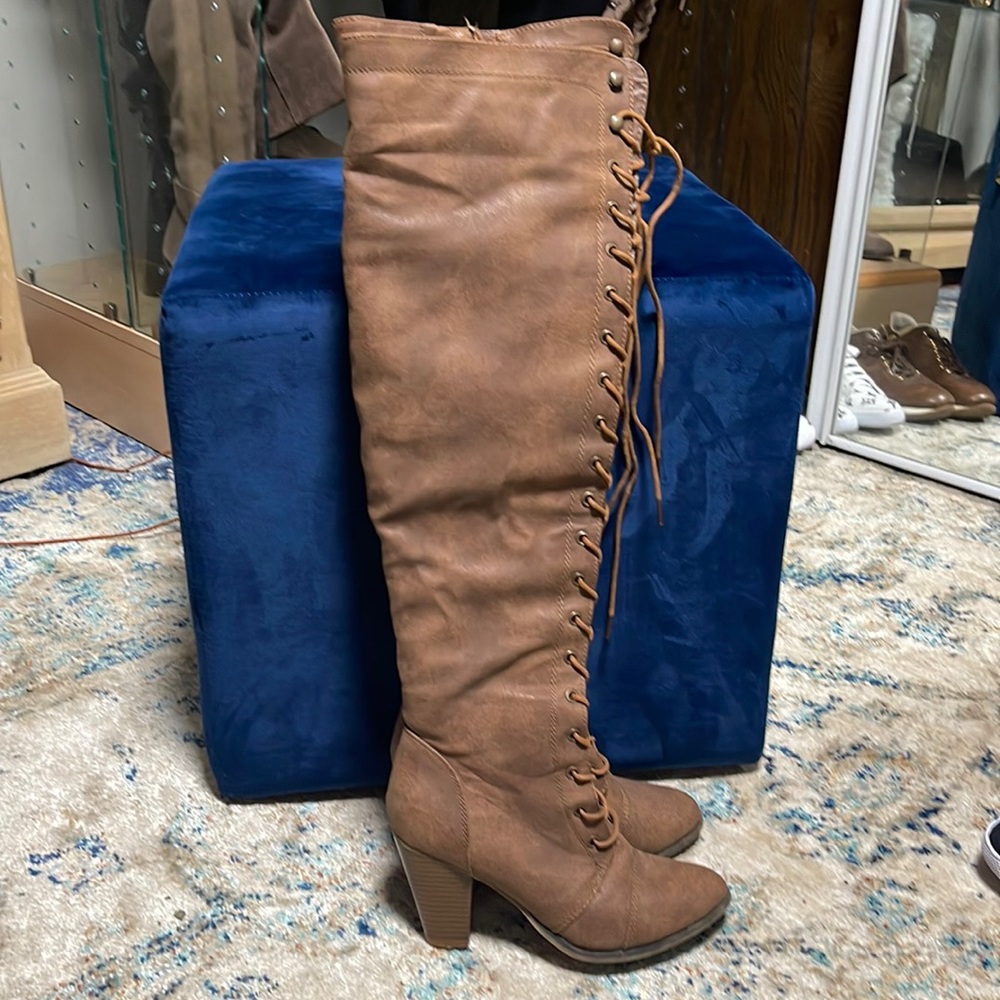 Around the knee lace up boots 👢